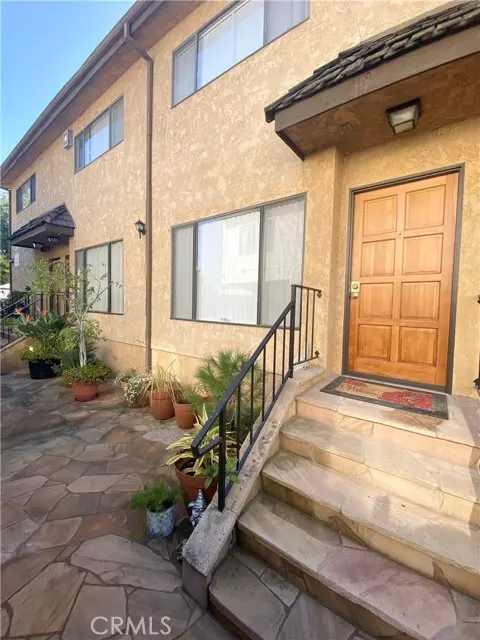 Valley Village, CA 91607,5916 Whitsett Avenue #4