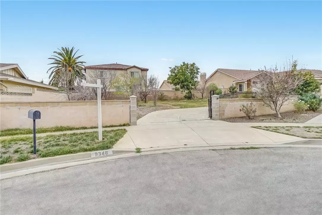 Fontana, CA 92335,9348 Emerald Avenue