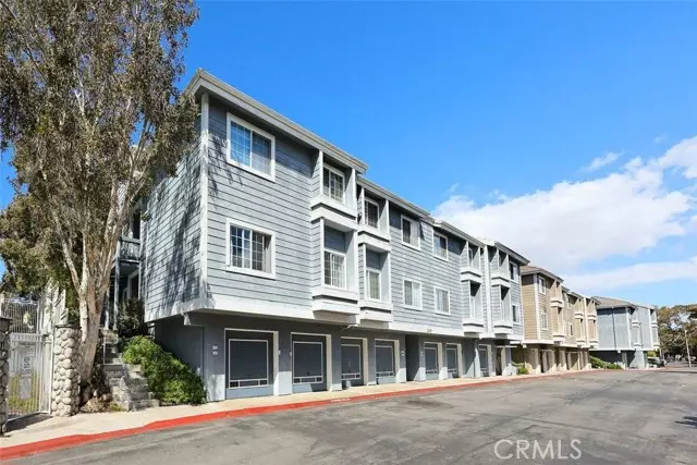 20191 Sealpoint Lane #103, Huntington Beach, CA 92646