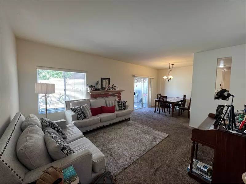 28119 Bobwhite Circle #107, Saugus, CA 91350