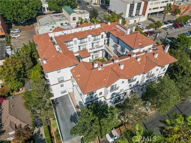 111 S Oak Knoll Avenue #208, Pasadena, CA 91101