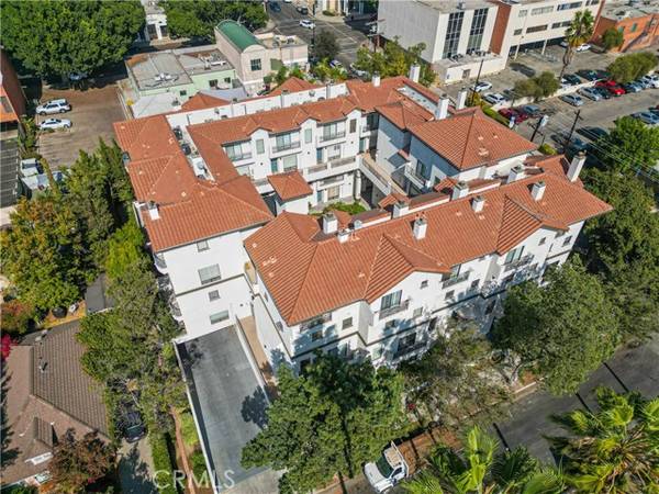 111 S Oak Knoll Avenue #208, Pasadena, CA 91101