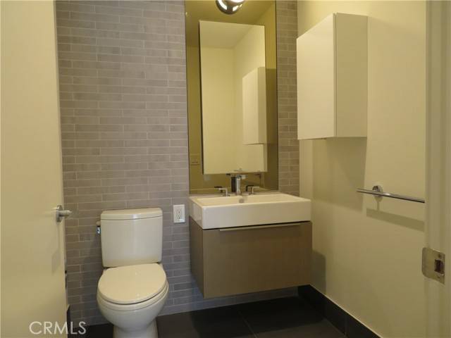 Los Angeles, CA 90017,889 Francisco Street #1609
