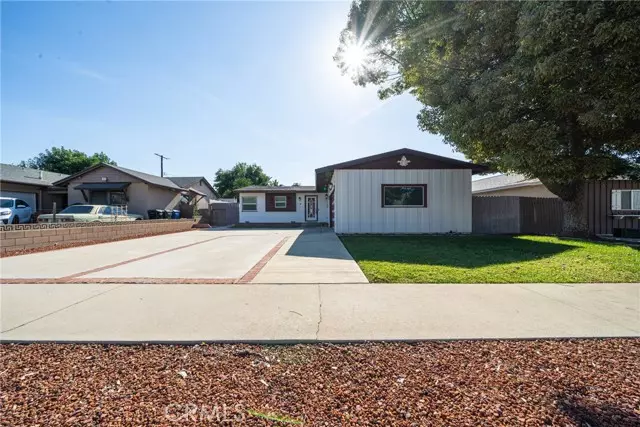 Glendora, CA 91740,214 E Colorado Avenue