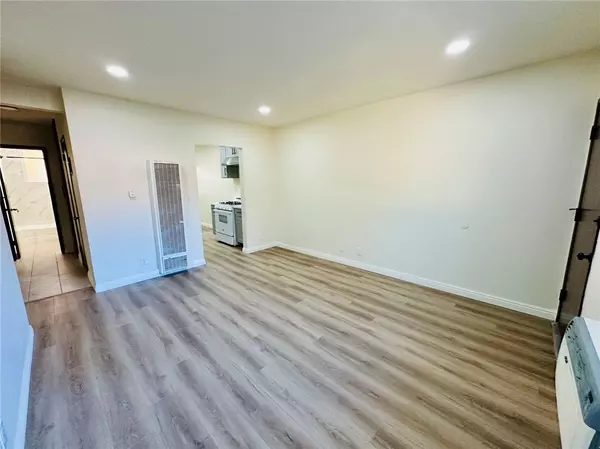 Azusa, CA 91702,933 Alameda Avenue #1