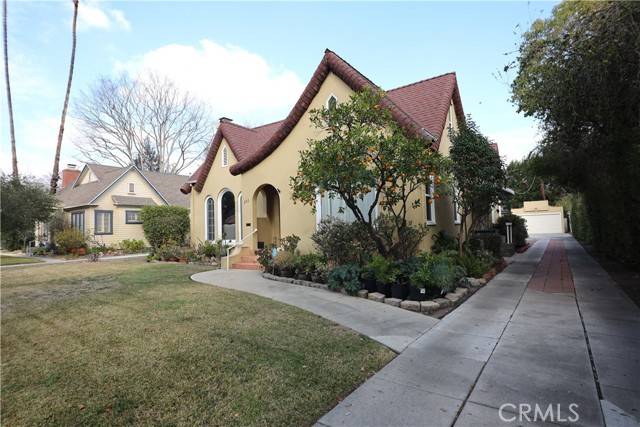 900 S Los Robles Avenue, Pasadena, CA 91106