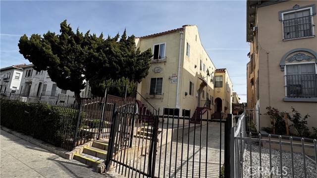 Los Angeles, CA 90004,212 S Berendo Street