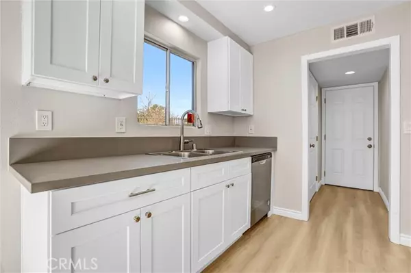 Panorama City, CA 91402,14265 Terra Bella Street #43