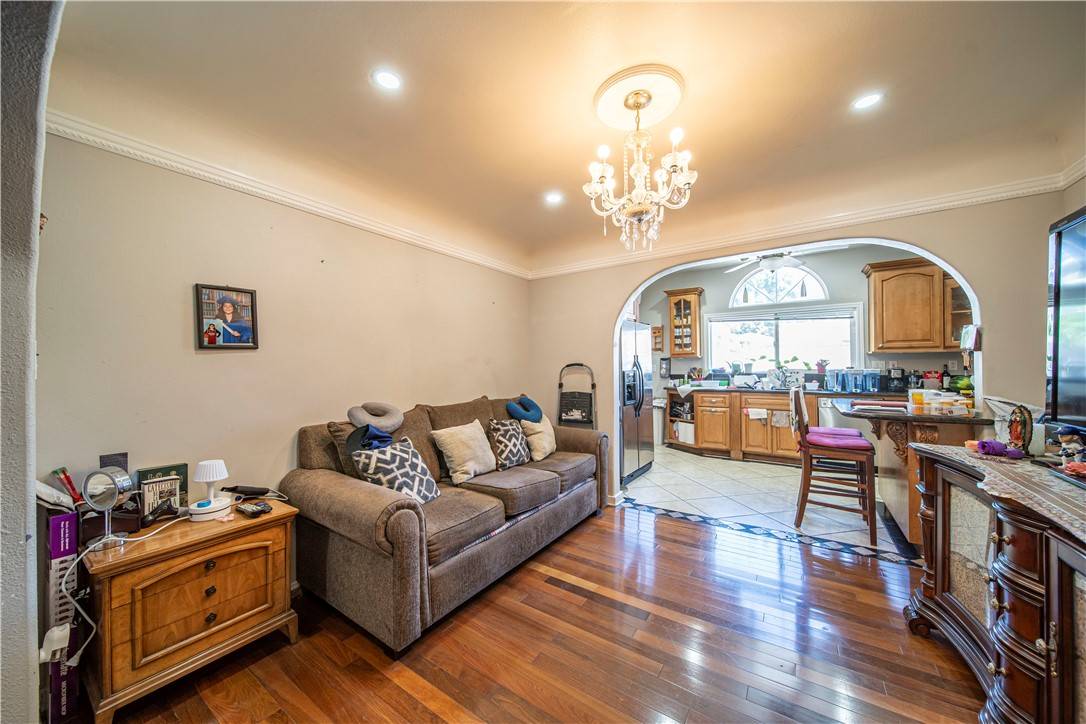 Alhambra, CA 91801,907 E Mountain View