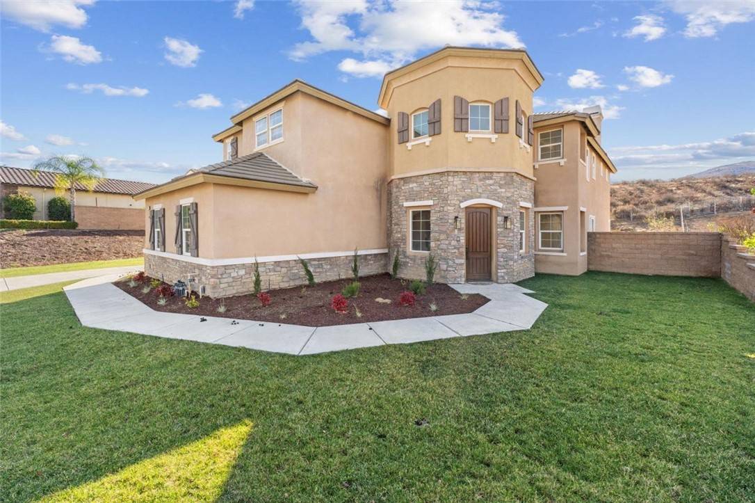 3040 Crystal Ridge Lane, Colton, CA 92324