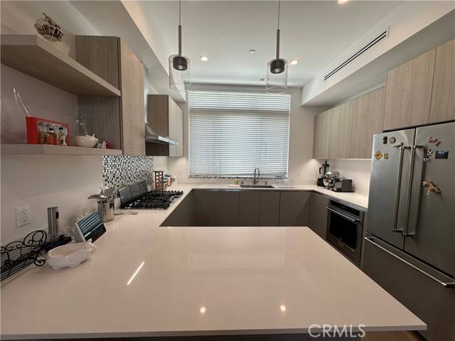 Los Angeles, CA 90034,3103 S Dakota Drive