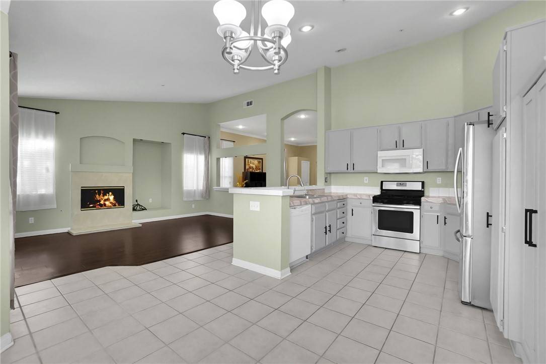 Fontana, CA 92337,13809 Green Vista Drive