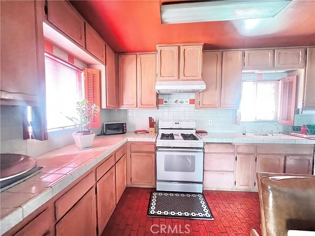 Compton, CA 90220,407 S Northwood Avenue