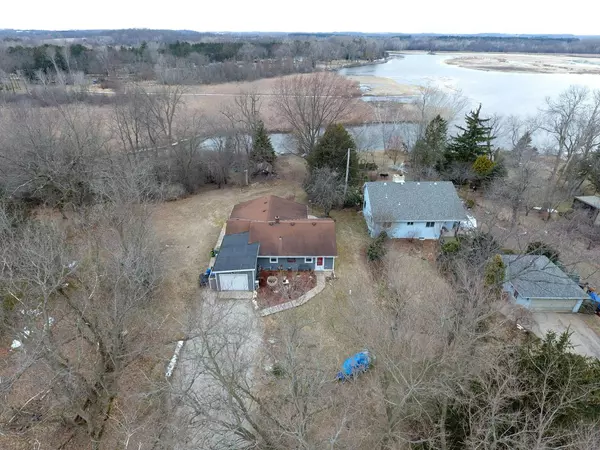 W378S3589 Lake DR, Dousman, WI 53118