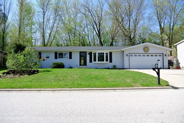 334 W Lake Dr, Random Lake, WI 53075