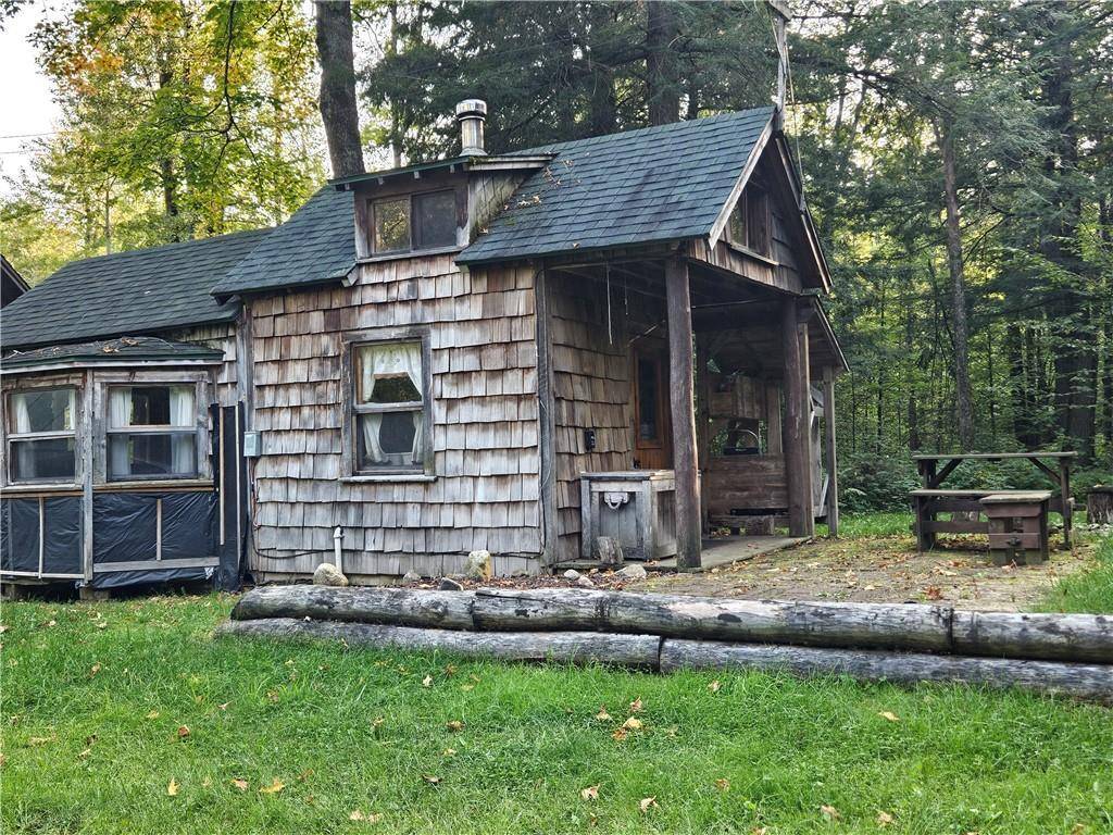 W16099 Manglos Avenue, Sheldon, WI 54766