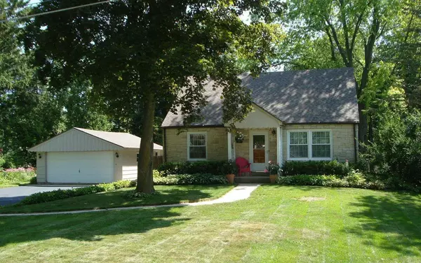 11452 N Buntrock Ave, Mequon, WI 53092