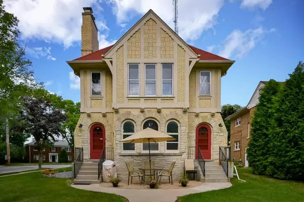 4101 N Woodburn STREET #4103, Shorewood, WI 53211