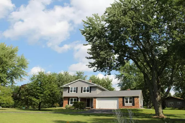 W313S7474 Spring Ln, Mukwonago, WI 53149