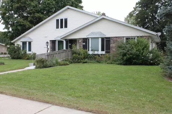 100 W Paradise DRIVE #102, West Bend, WI 53095