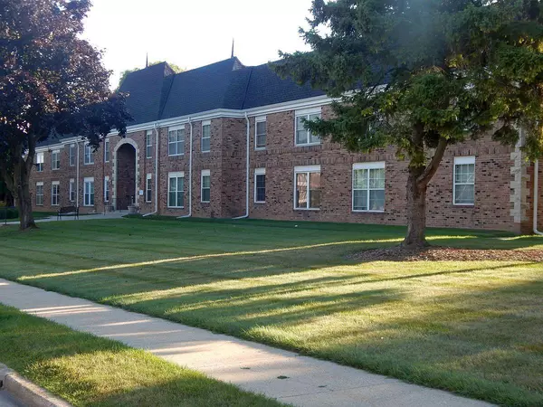 2101 Chateau COURT #110C, Grafton, WI 53024