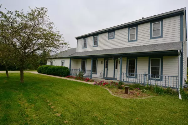 S16W32688 Luterbach Ct, Delafield, WI 53018