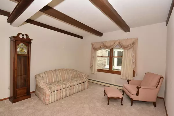 Wauwatosa, WI 53213,1176 Kavanaugh Pl