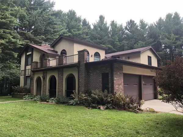 1439 E Vaness RD, Oostburg, WI 53070