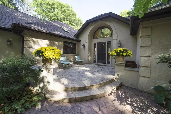 4560 N Hewitts Point Rd, Oconomowoc, WI 53066