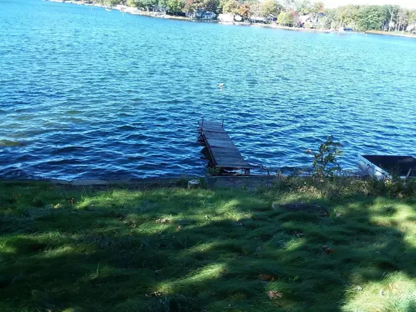 W5213 Sterlingworth Ct, Elkhorn, WI 53121