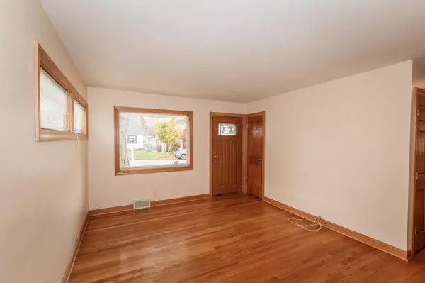 West Allis, WI 53214,926 S 102nd STREET