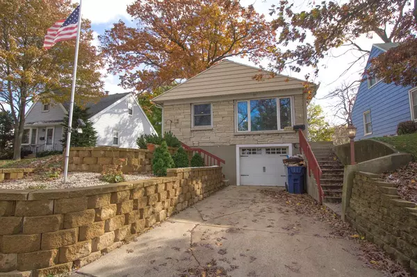 9431 W Saint Paul AVENUE, Milwaukee, WI 53226