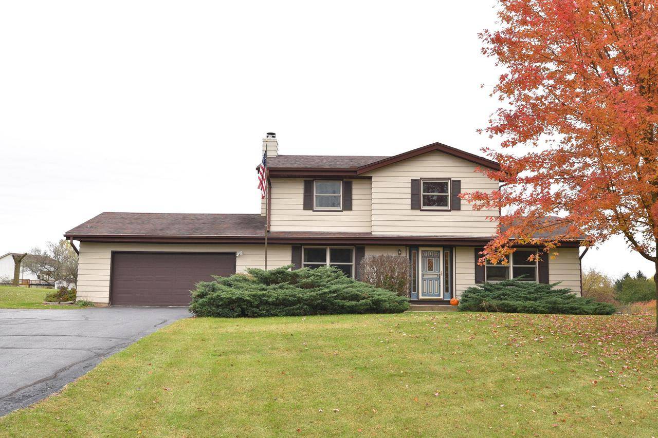W323S1600 Moraine View Dr, Delafield, WI 53018