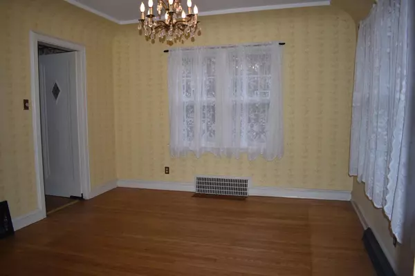 South Milwaukee, WI 53172,1004 Emerson Ave