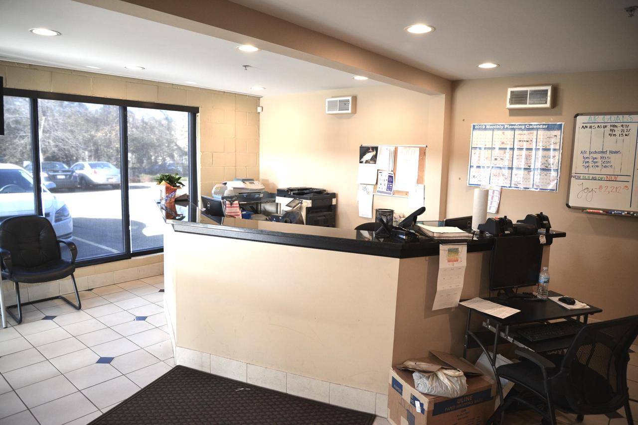 Pewaukee, WI 53072,1343 E Wisconsin AVENUE #102