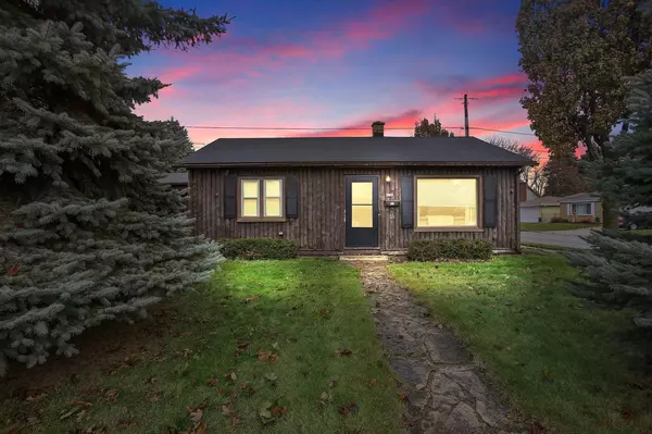 8500 W Arthur Pl, West Allis, WI 53227