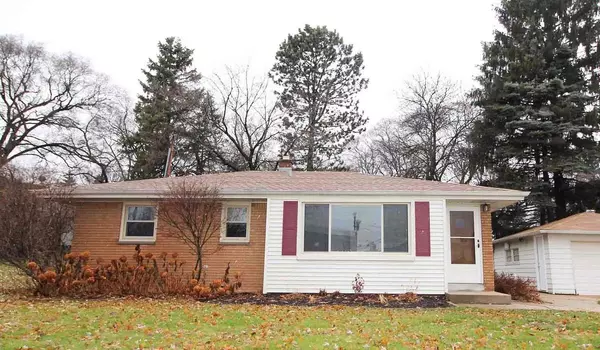 821 N 109th St, Wauwatosa, WI 53226