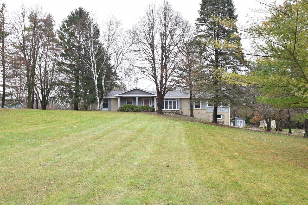 2436 Hannemann Rd, Grafton, WI 53024