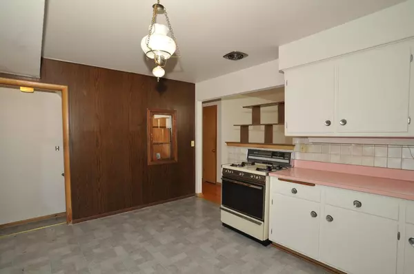 West Allis, WI 53227,10213 W National Ave