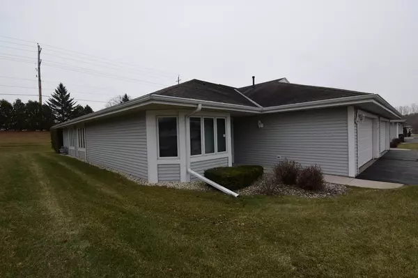 550 Hartford Sq #1, Hartford, WI 53027