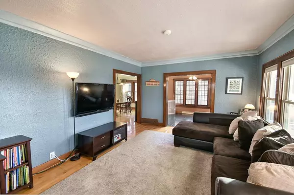 West Allis, WI 53214,854 S 76th St