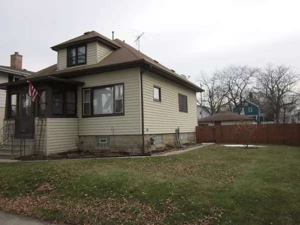 2122 S 79th St, West Allis, WI 53219