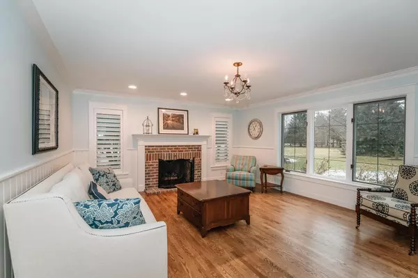 Delafield, WI 53018,165 Hickory Dr