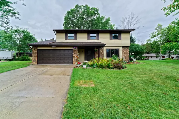 9737 S Shepard Hills Cir, Oak Creek, WI 53154