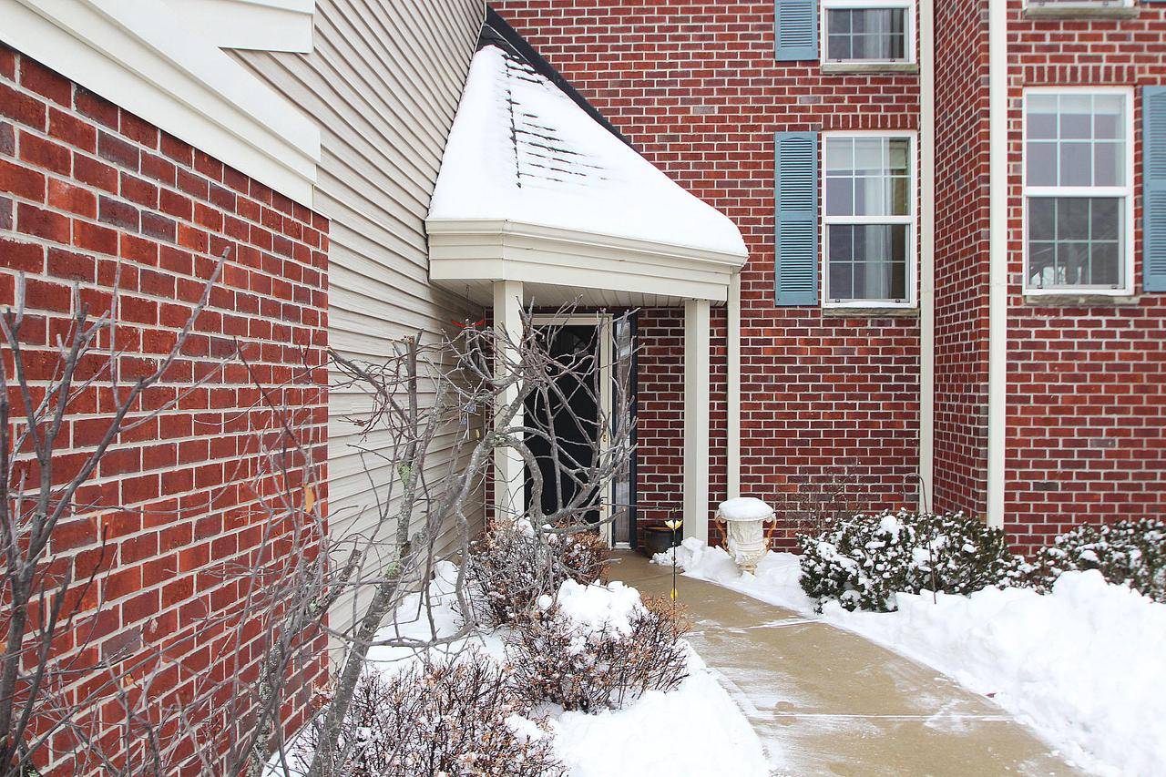 Pewaukee, WI 53072,N16W26512 Golf View Ln #D