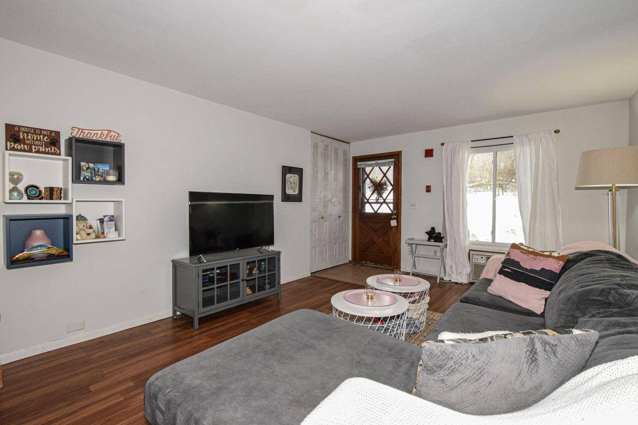 1334 Greenhedge ROAD #B3, Pewaukee, WI 53072