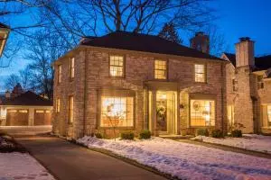 2565 Pasadena Blvd, Wauwatosa, WI 53226