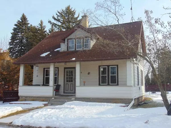 129 Bishop Ave, Plymouth, WI 53073