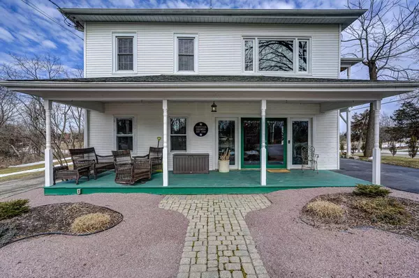 18006 Old Yorkville Rd, Union Grove, WI 53182