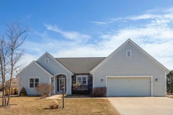 10278 S Settlers Way, Oak Creek, WI 53154